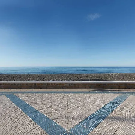 펜션 A&n Beachfront Family House With Pool & Solarium *