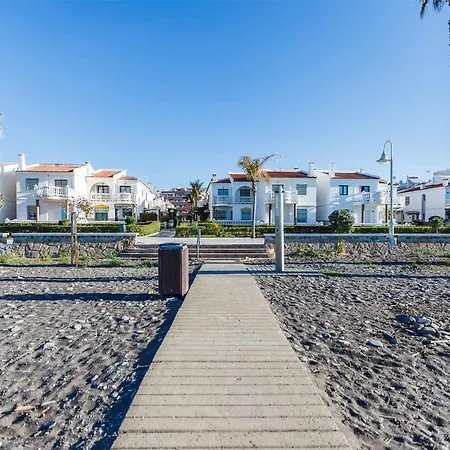 A&n Beachfront Family House With Pool & Solarium